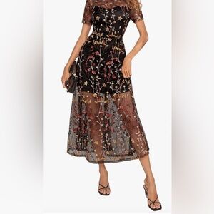 Mini dress liner with Floral mesh maxi overlay. Flattering fit. Women’s large.